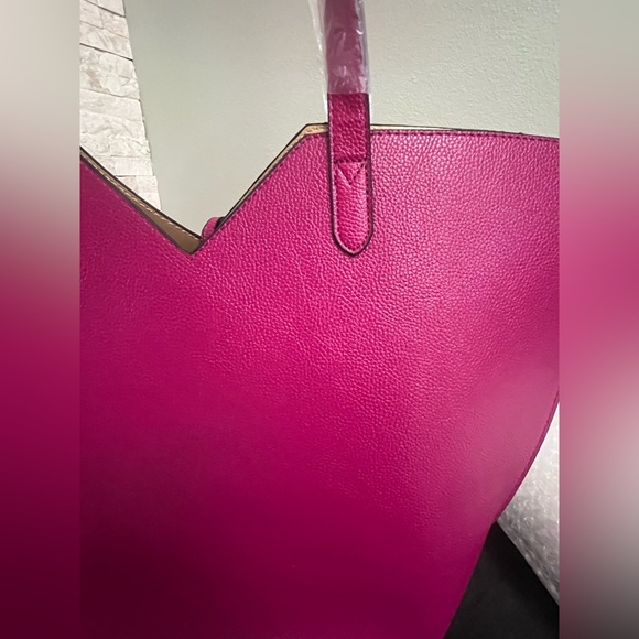 NWOT Neiman Marcus Large Magenta Tote with Matching Pouch - Picture 5 of 9